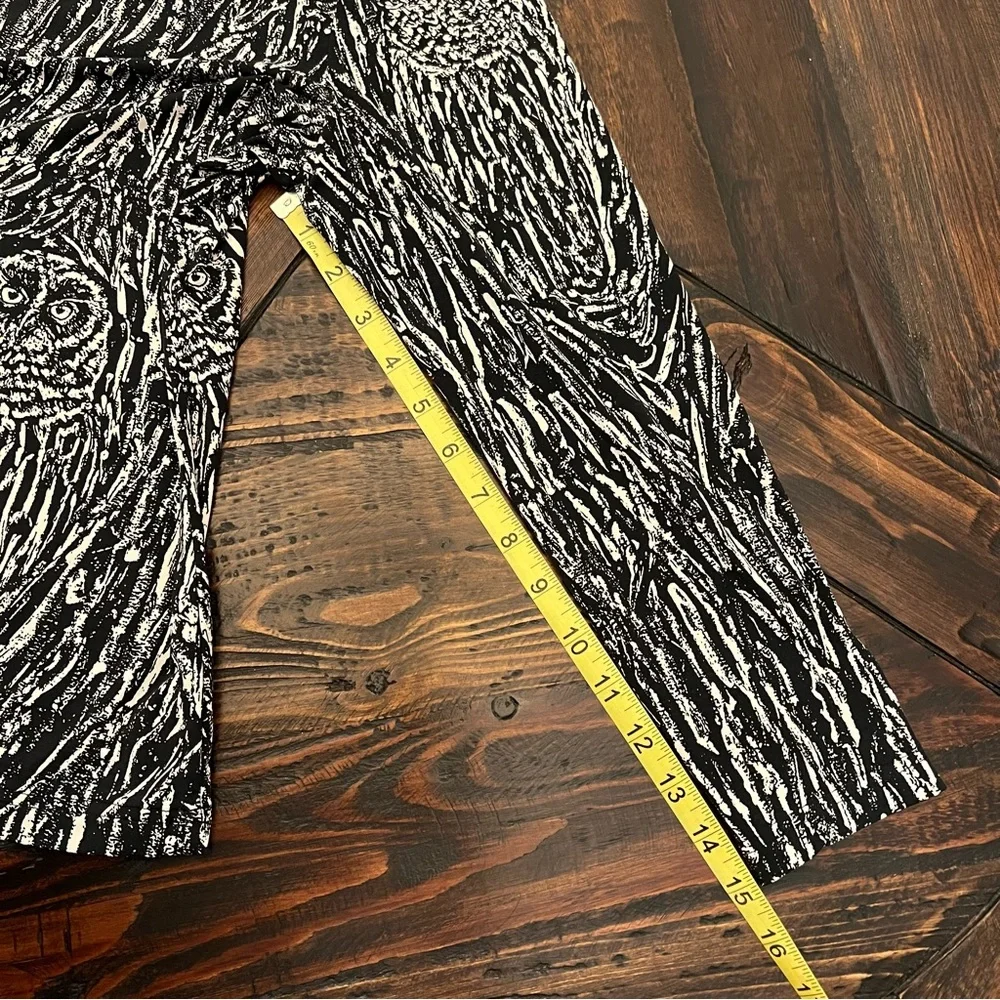 J.McLaughlin Owl Woodgrain Printed Jersey Knit Turtleneck, Medium (Petite) - Picture 9 of 11